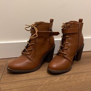 Dilly Block Heeled Booty